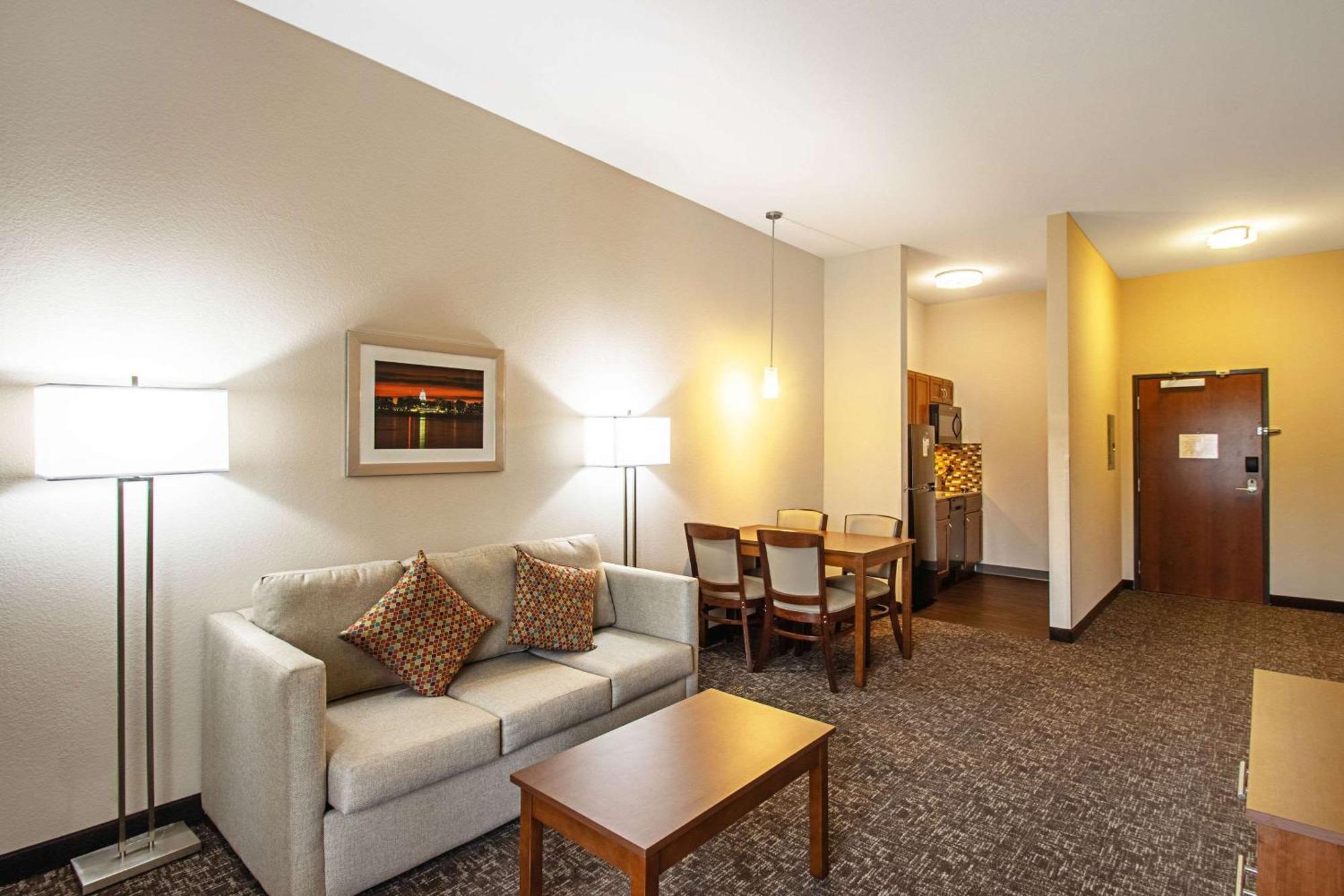 Mainstay Suites Madison - Monona Exterior photo