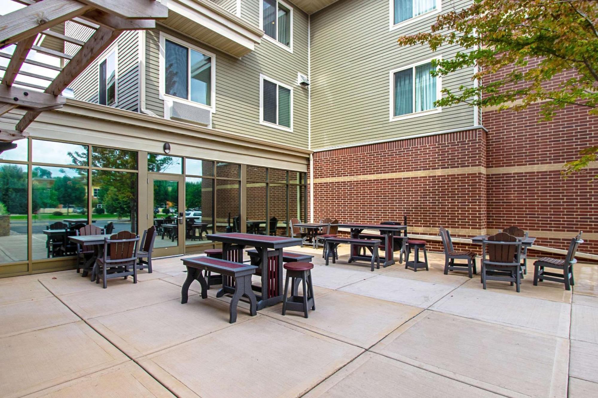Mainstay Suites Madison - Monona Exterior photo