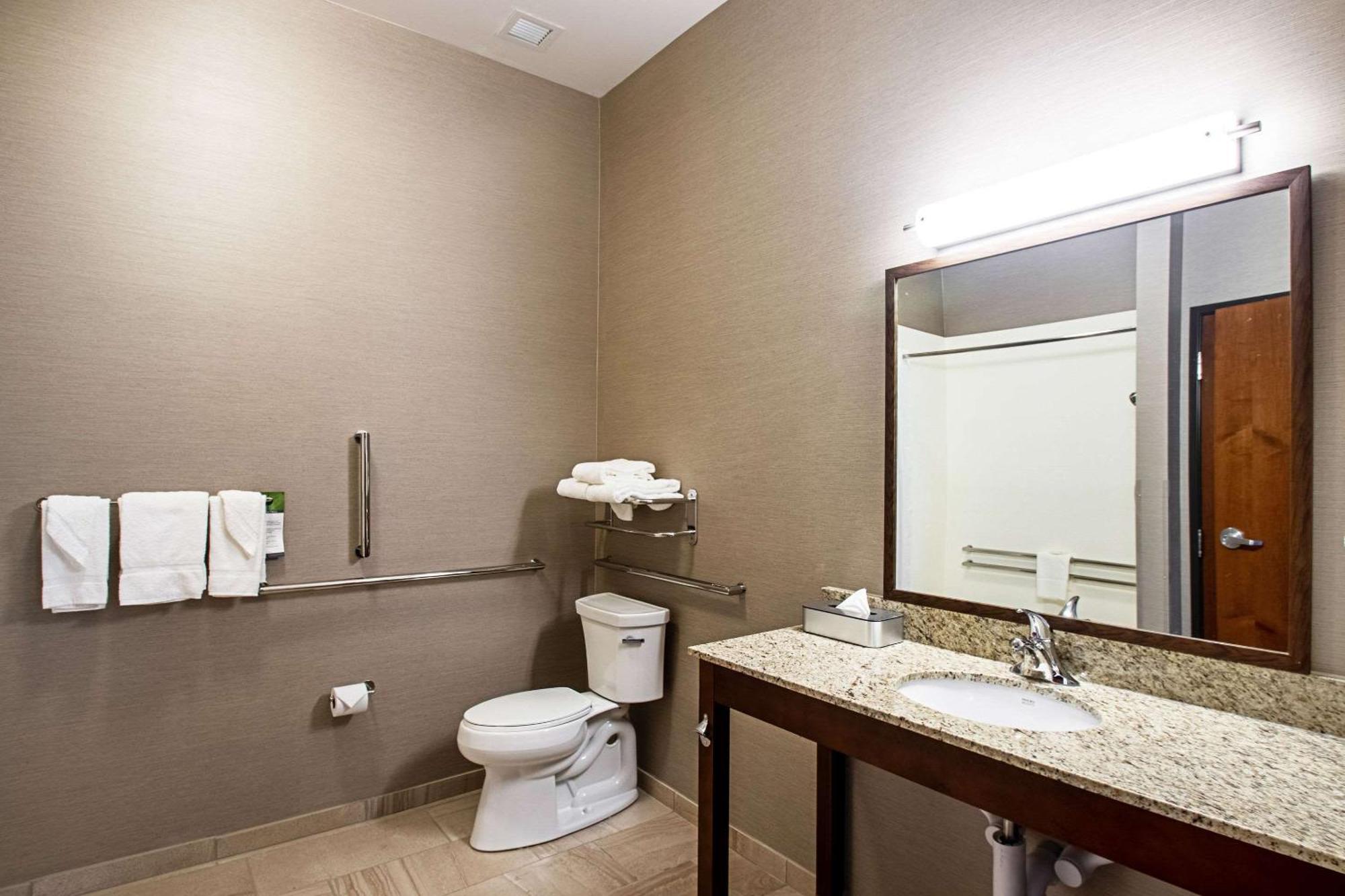 Mainstay Suites Madison - Monona Exterior photo