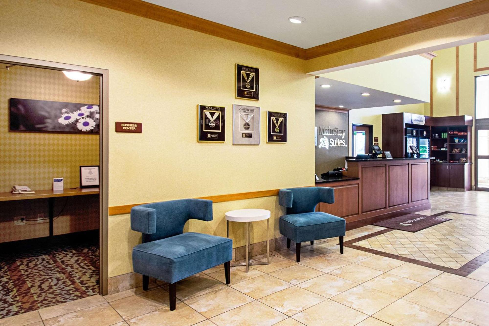 Mainstay Suites Madison - Monona Exterior photo