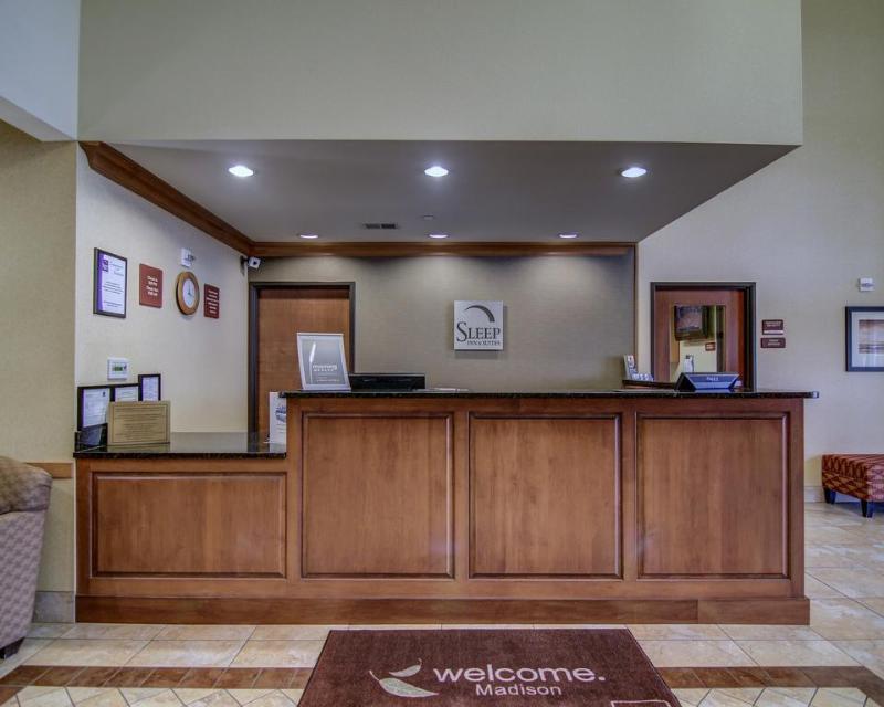 Mainstay Suites Madison - Monona Exterior photo