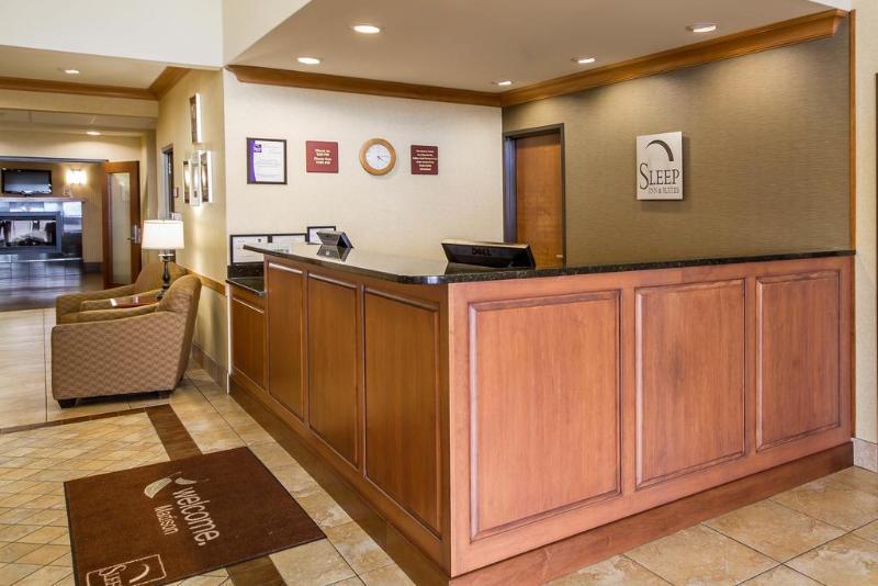 Mainstay Suites Madison - Monona Exterior photo