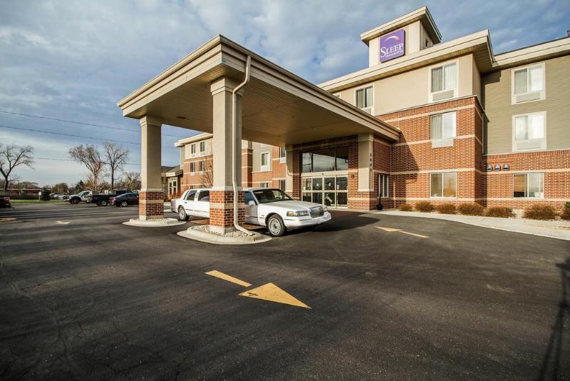 Mainstay Suites Madison - Monona Exterior photo