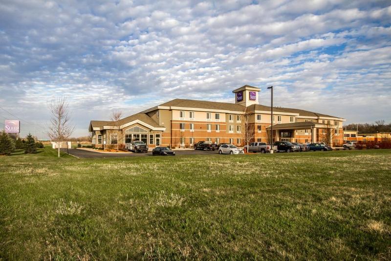 Mainstay Suites Madison - Monona Exterior photo